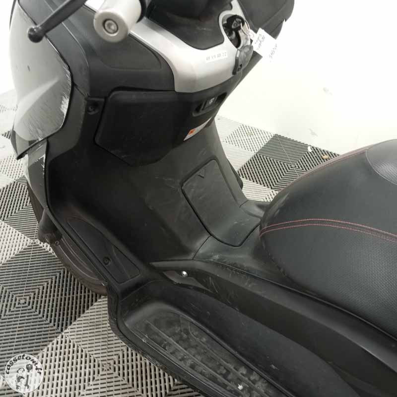 YAMAHA X MAX 125 2011 accidenté - La Casse de l Oncle Tom