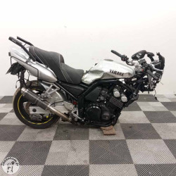 YAMAHA FAZER 600 2000 accidentée - La Casse de l Oncle Tom