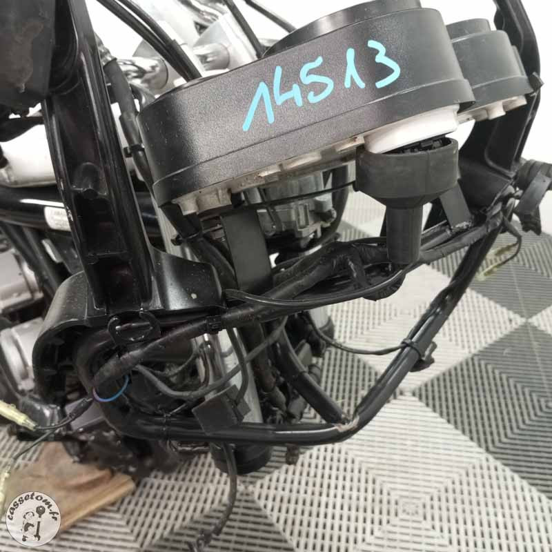 YAMAHA FAZER 600 2000 accidentée - La Casse de l Oncle Tom