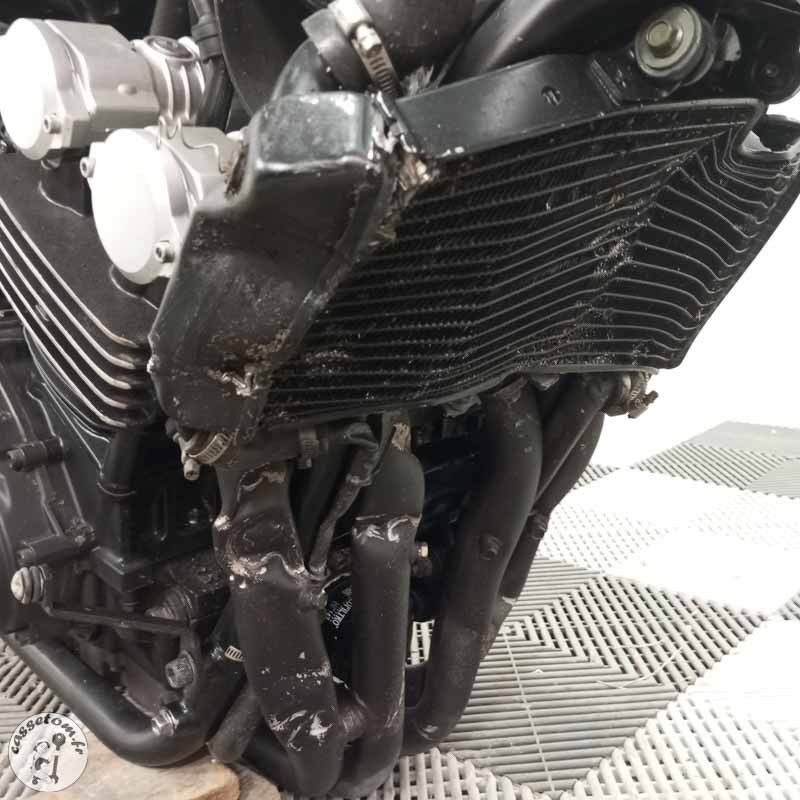 YAMAHA FAZER 600 2000 accidentée - La Casse de l Oncle Tom