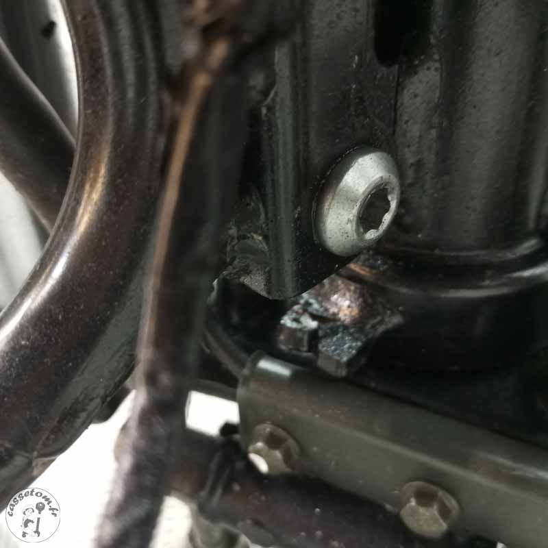 YAMAHA FAZER 600 2000 accidentée - La Casse de l Oncle Tom