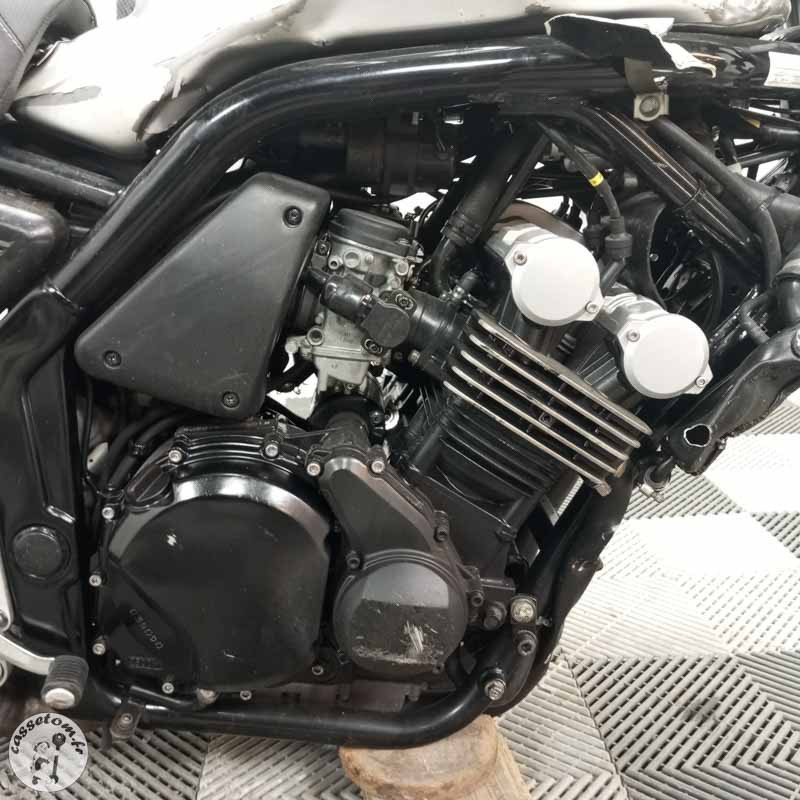 YAMAHA FAZER 600 2000 accidentée - La Casse de l Oncle Tom