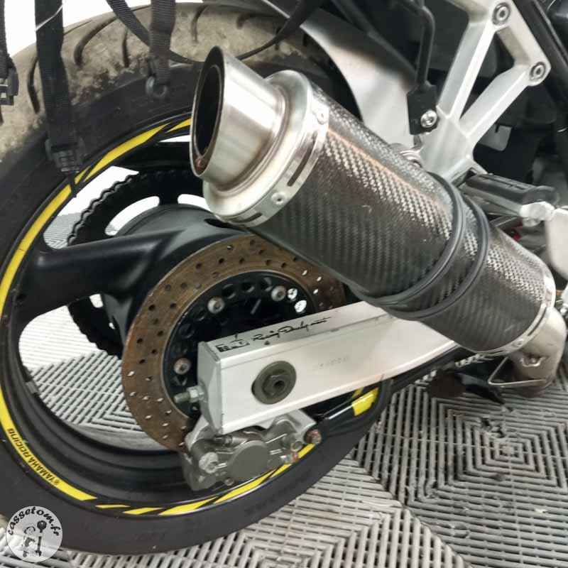 YAMAHA FAZER 600 2000 accidentée - La Casse de l Oncle Tom