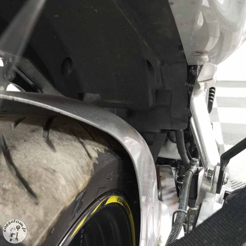 YAMAHA FAZER 600 2000 accidentée - La Casse de l Oncle Tom