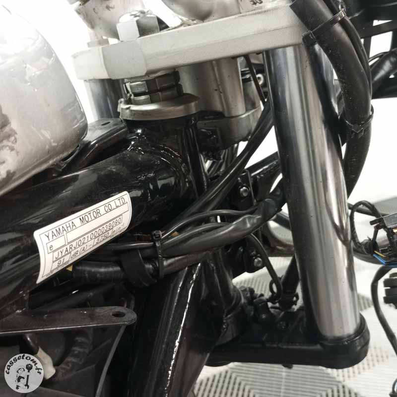YAMAHA FAZER 600 2000 accidentée - La Casse de l Oncle Tom