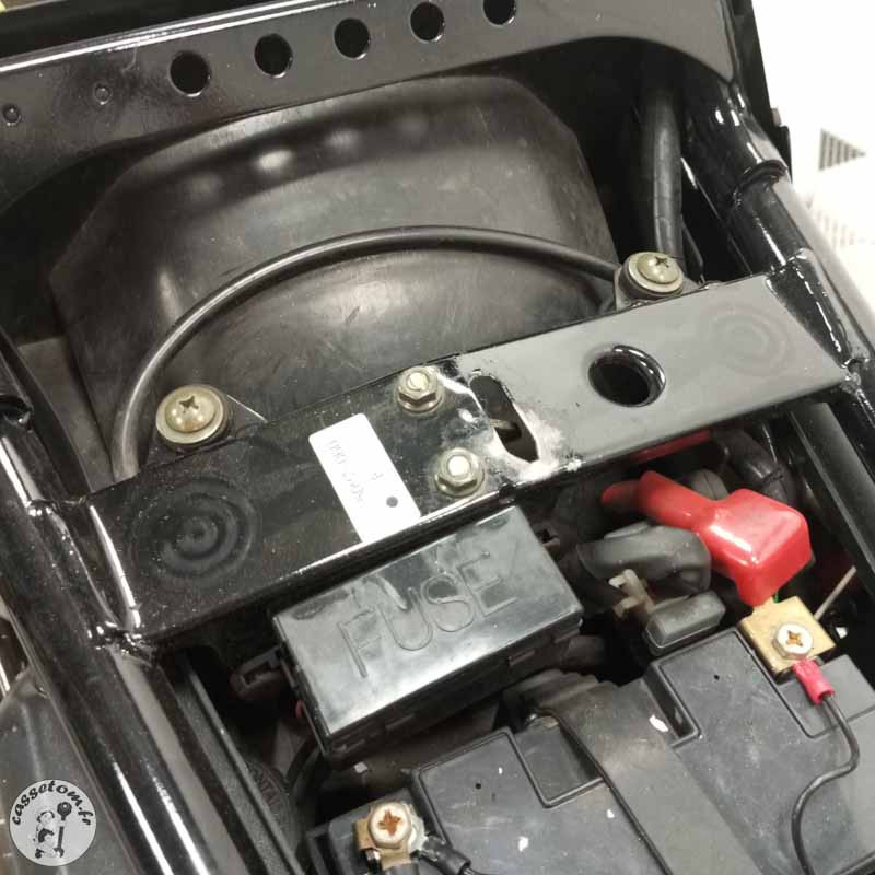 YAMAHA FAZER 600 2000 accidentée - La Casse de l Oncle Tom