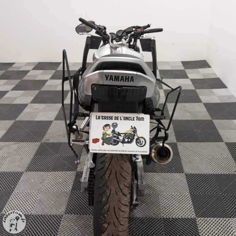 YAMAHA FAZER 600 2000 accidentée - La Casse de l Oncle Tom