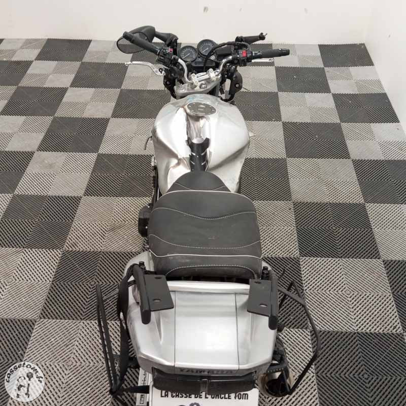YAMAHA FAZER 600 2000 accidentée - La Casse de l Oncle Tom