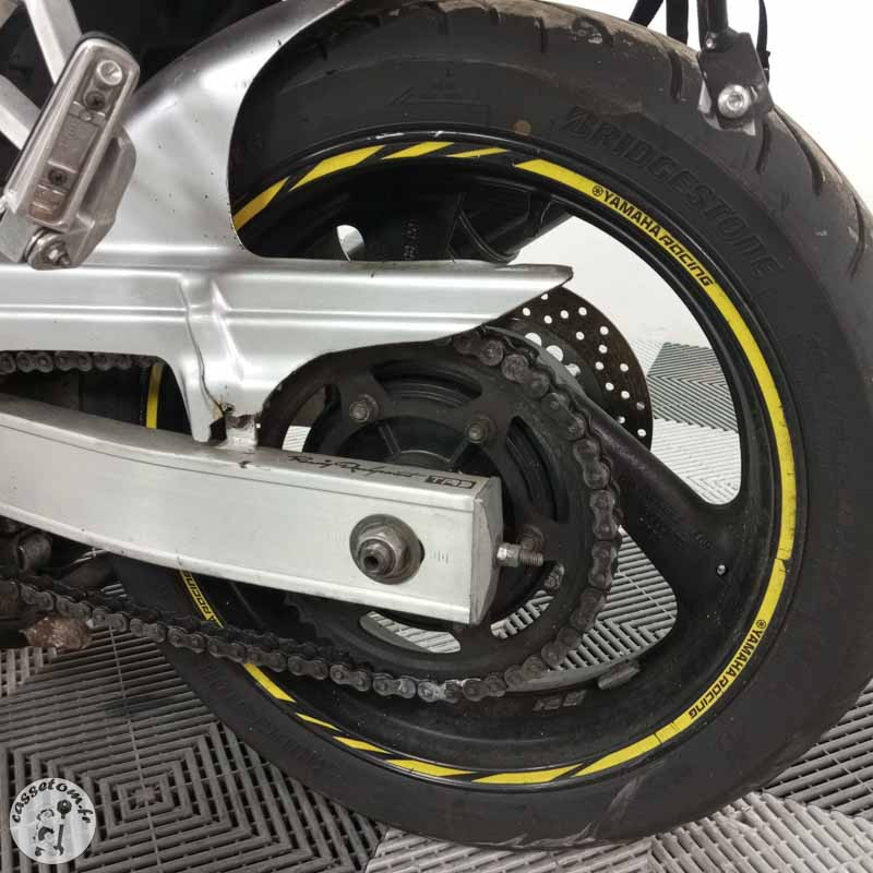YAMAHA FAZER 600 2000 accidentée - La Casse de l Oncle Tom