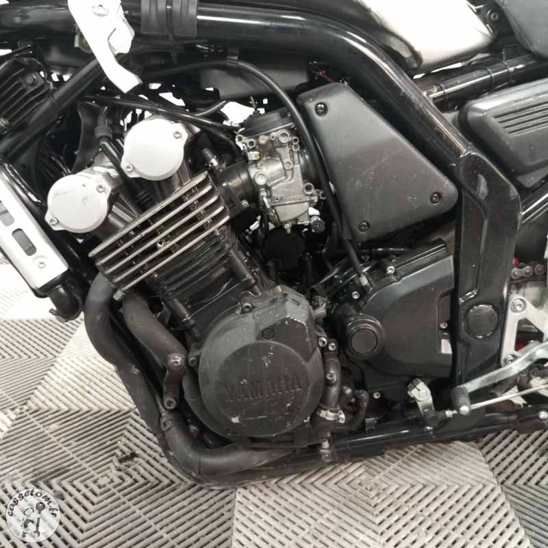 YAMAHA FAZER 600 2000 accidentée - La Casse de l Oncle Tom