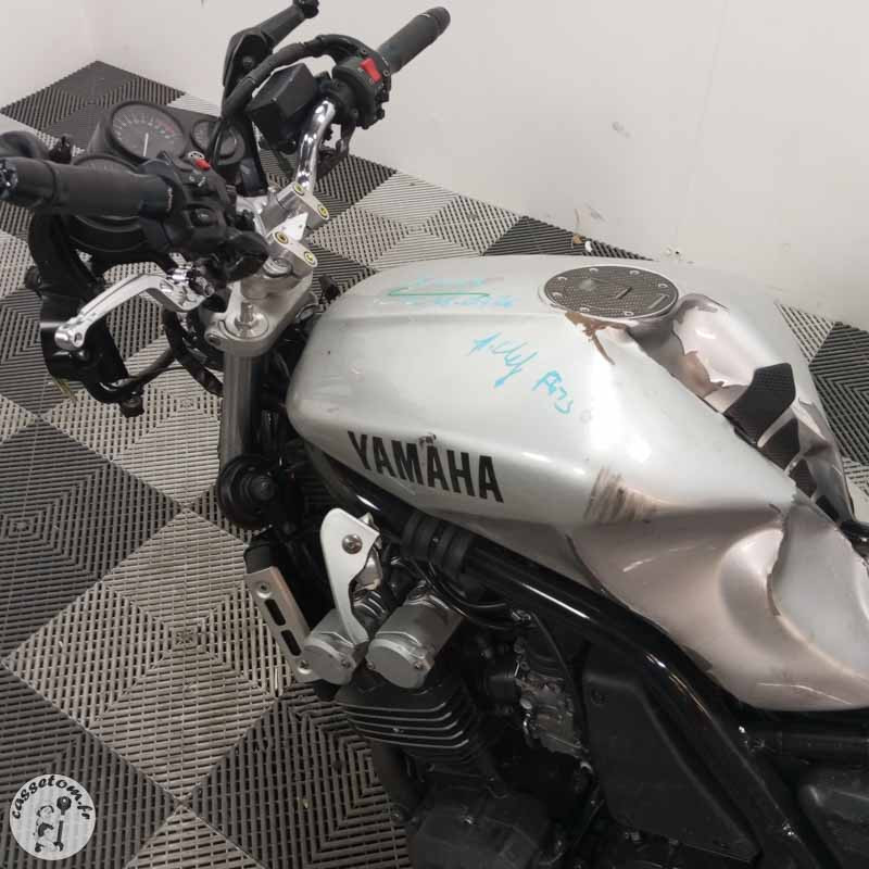 YAMAHA FAZER 600 2000 accidentée - La Casse de l Oncle Tom