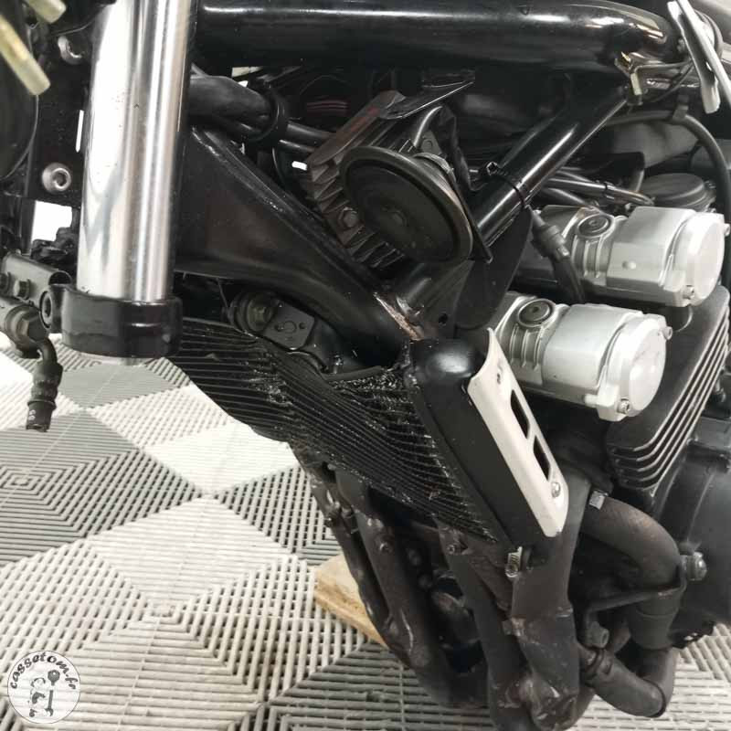 YAMAHA FAZER 600 2000 accidentée - La Casse de l Oncle Tom