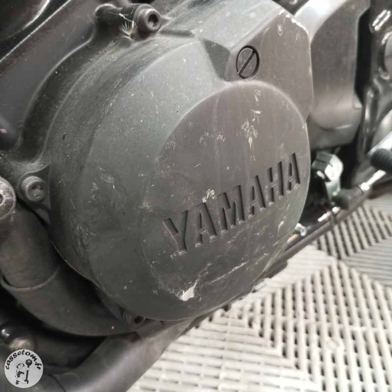 YAMAHA FAZER 600 2000 accidentée - La Casse de l Oncle Tom