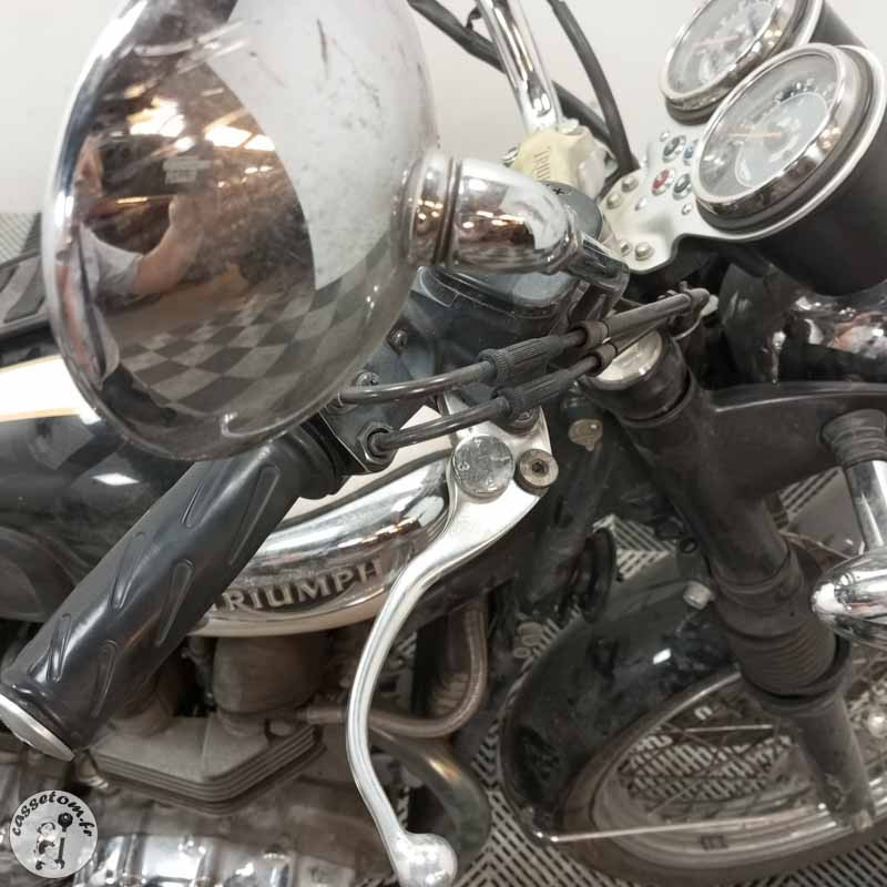 TRIUMPH BONNEVILLE T100 865 2007 accidentée - La Casse de l Oncle Tom