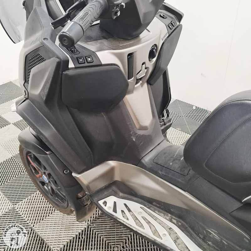 PIAGGIO MP3530HPE 530 2023 accidenté - La Casse de l Oncle Tom