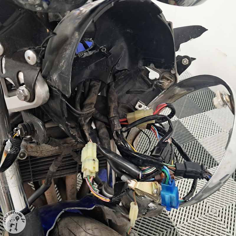 Honda CB900F 919 2004 accidentée - La Casse de l Oncle Tom