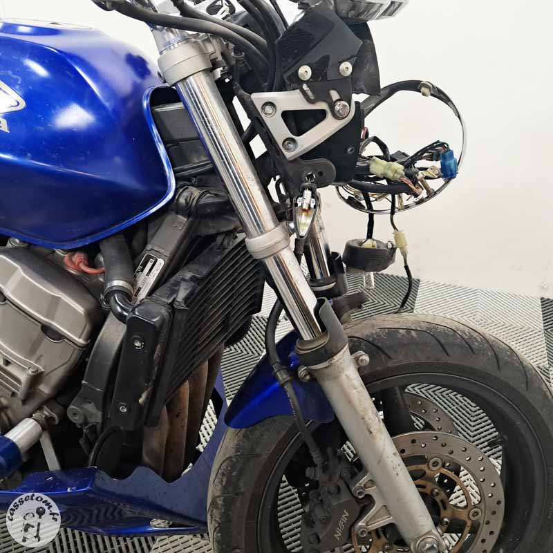 Honda CB900F 919 2004 accidentée - La Casse de l Oncle Tom