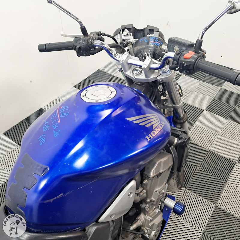 Honda CB900F 919 2004 accidentée - La Casse de l Oncle Tom