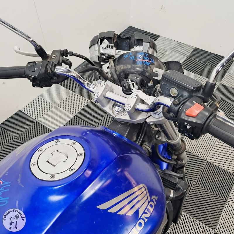 Honda CB900F 919 2004 accidentée - La Casse de l Oncle Tom