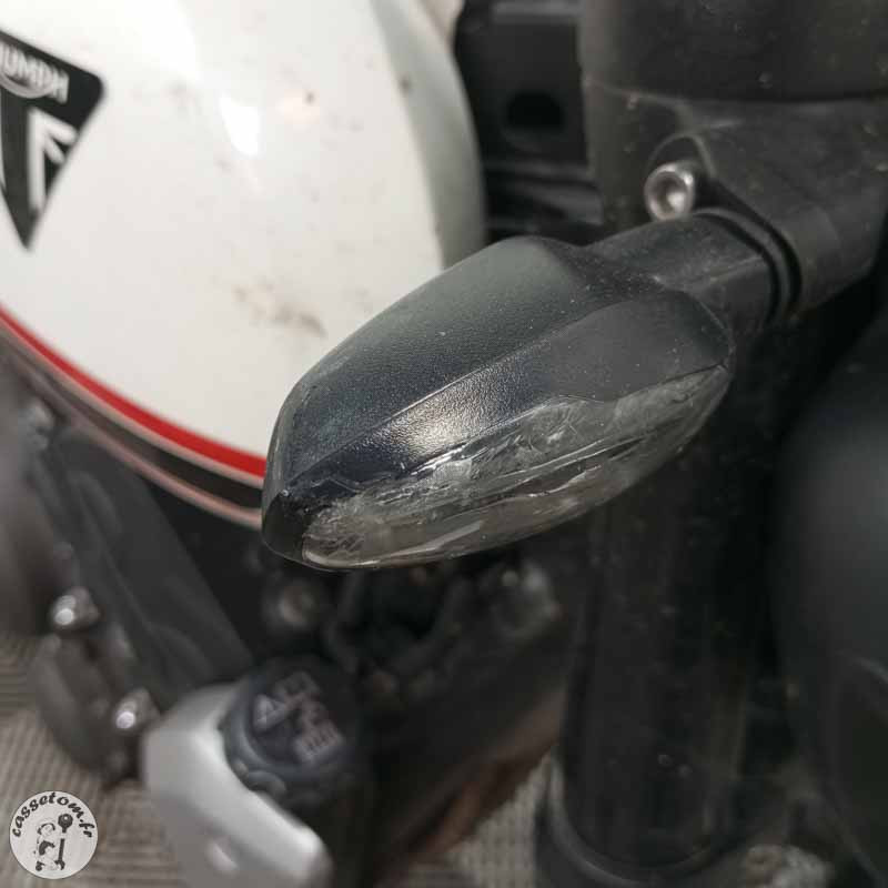 TRIUMPH TRID 660 2021 accidentée - La Casse de l Oncle Tom