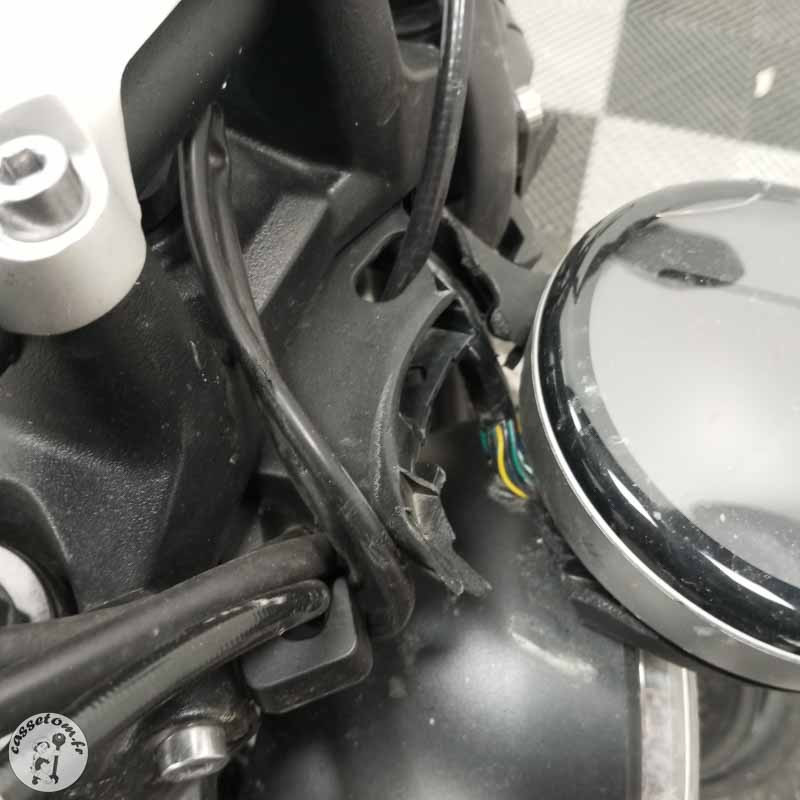 TRIUMPH TRID 660 2021 accidentée - La Casse de l Oncle Tom