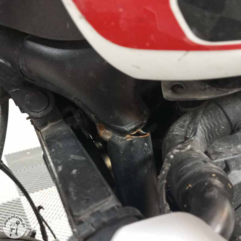 TRIUMPH TRID 660 2021 accidentée - La Casse de l Oncle Tom