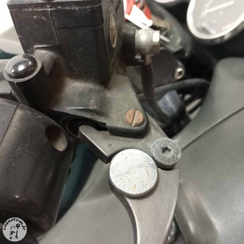 TRIUMPH TROP 1200 1180 2000 accidentée - La Casse de l Oncle Tom