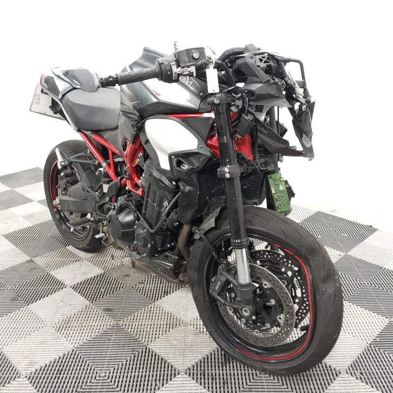 KAWASAKI Z900 948 2025 accidentée - La Casse de l Oncle Tom