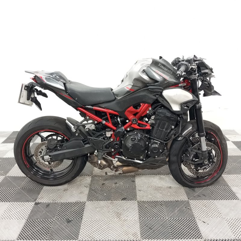 KAWASAKI Z900 948 2025 accidentée - La Casse de l Oncle Tom