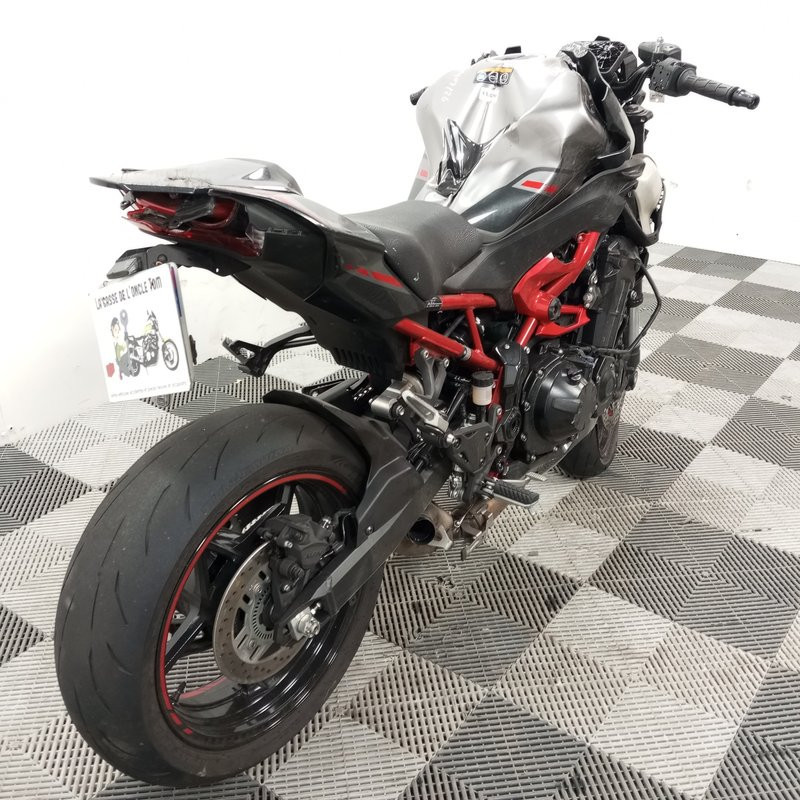 KAWASAKI Z900 948 2025 accidentée - La Casse de l Oncle Tom