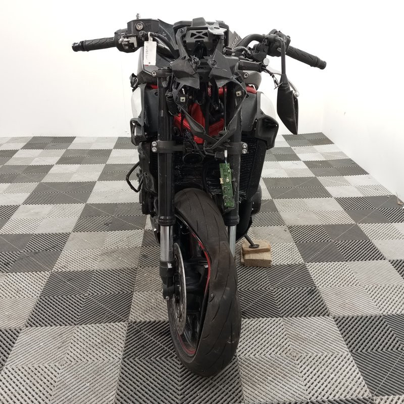 KAWASAKI Z900 948 2025 accidentée - La Casse de l Oncle Tom
