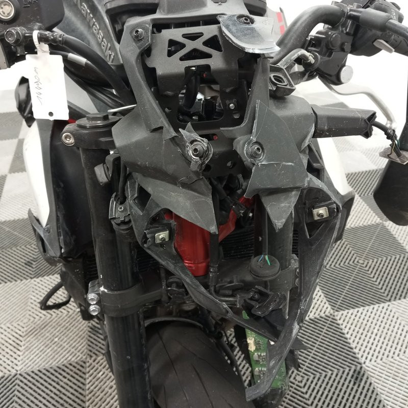 KAWASAKI Z900 948 2025 accidentée - La Casse de l Oncle Tom