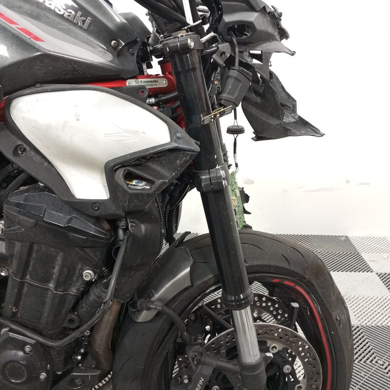 KAWASAKI Z900 948 2025 accidentée - La Casse de l Oncle Tom
