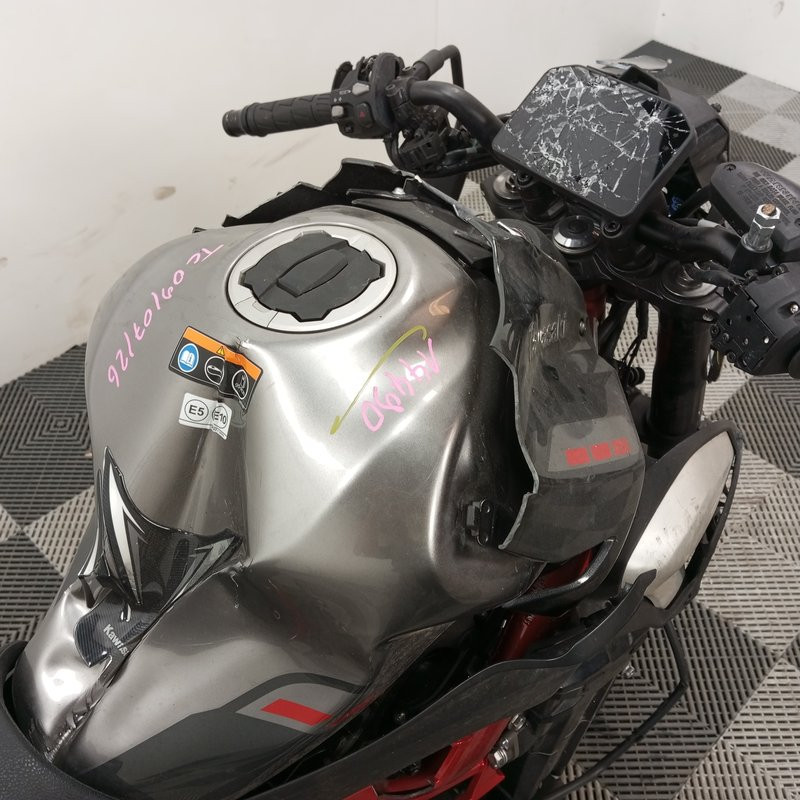 KAWASAKI Z900 948 2025 accidentée - La Casse de l Oncle Tom