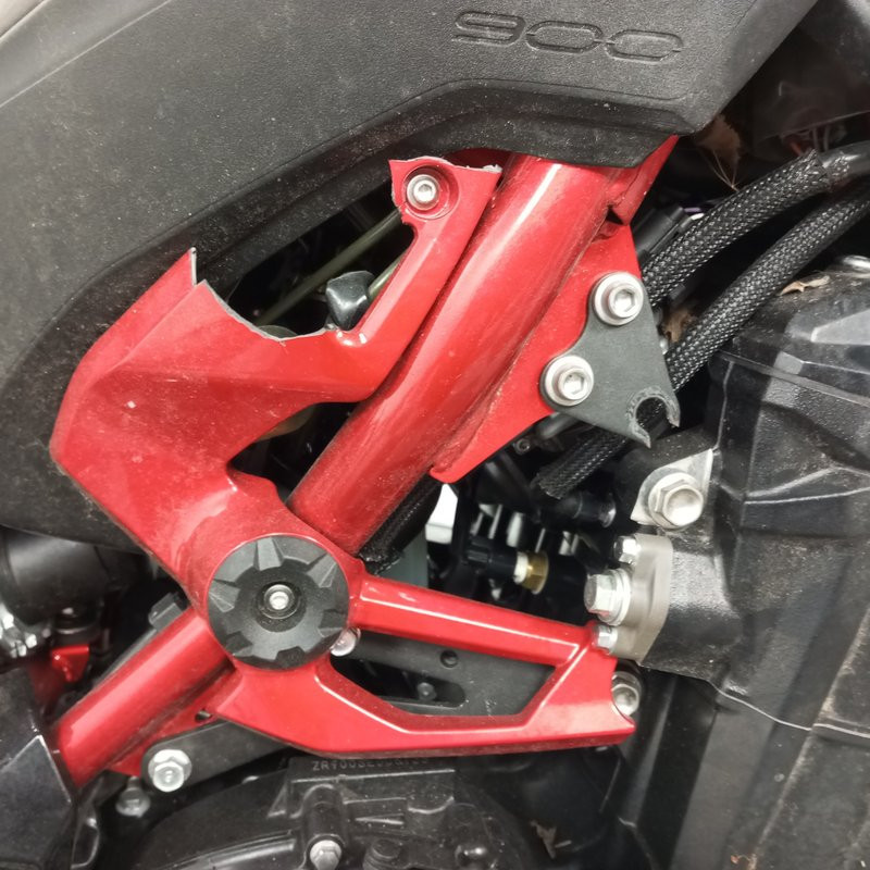 KAWASAKI Z900 948 2025 accidentée - La Casse de l Oncle Tom