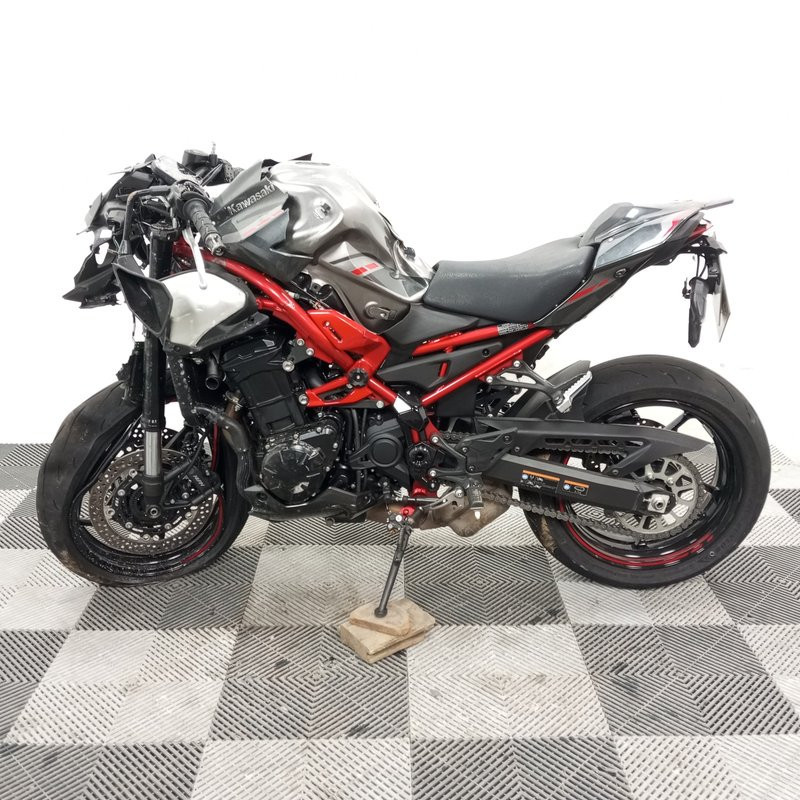 KAWASAKI Z900 948 2025 accidentée - La Casse de l Oncle Tom