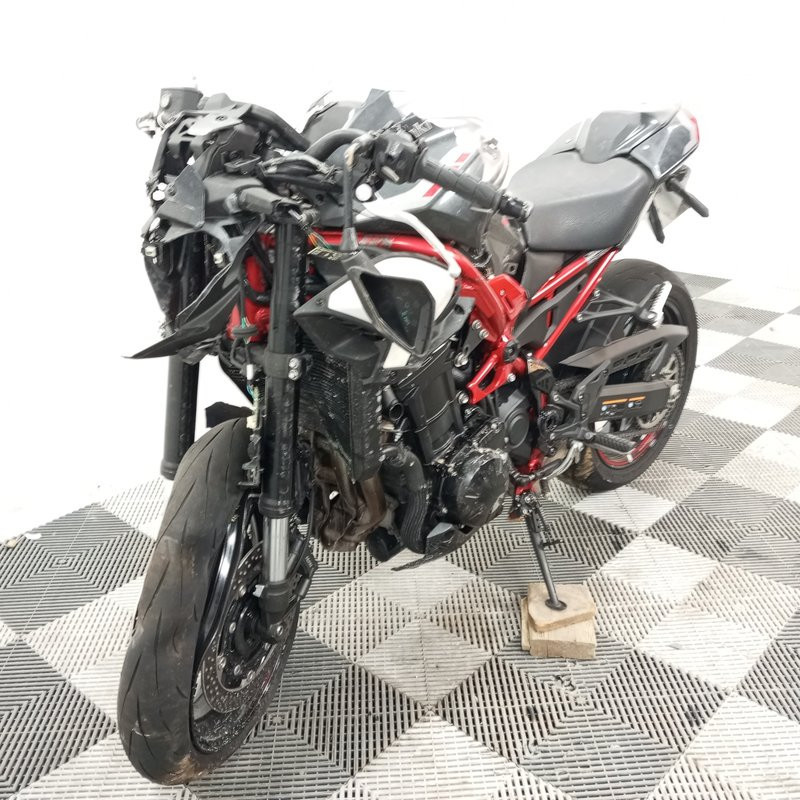 KAWASAKI Z900 948 2025 accidentée - La Casse de l Oncle Tom