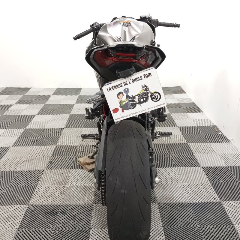KAWASAKI Z900 948 2025 accidentée - La Casse de l Oncle Tom