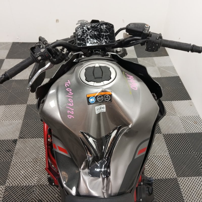KAWASAKI Z900 948 2025 accidentée - La Casse de l Oncle Tom