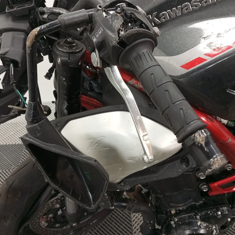 KAWASAKI Z900 948 2025 accidentée - La Casse de l Oncle Tom