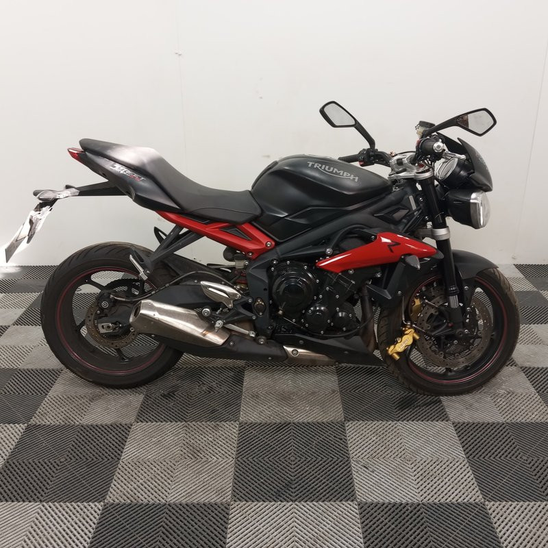 TRIUMPH STREETTRI 674 2015 accidentée - La Casse de l Oncle Tom