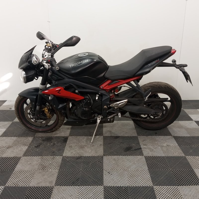 TRIUMPH STREETTRI 674 2015 accidentée - La Casse de l Oncle Tom