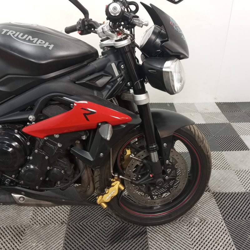 TRIUMPH STREETTRI 674 2015 accidentée - La Casse de l Oncle Tom