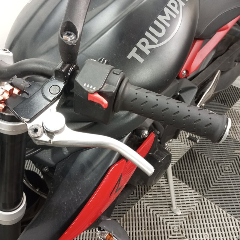 TRIUMPH STREETTRI 674 2015 accidentée - La Casse de l Oncle Tom