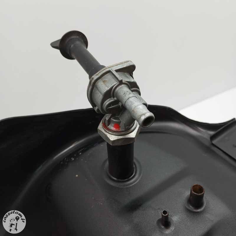 Réservoir d'essence Honda 900 cbr rr SC29 1995 - Cassetom - Nos pieces motos