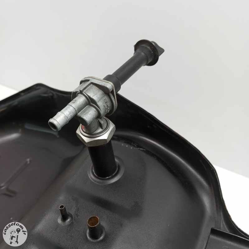 Réservoir d'essence Honda 900 cbr rr SC29 1995 - Cassetom - Nos pieces motos