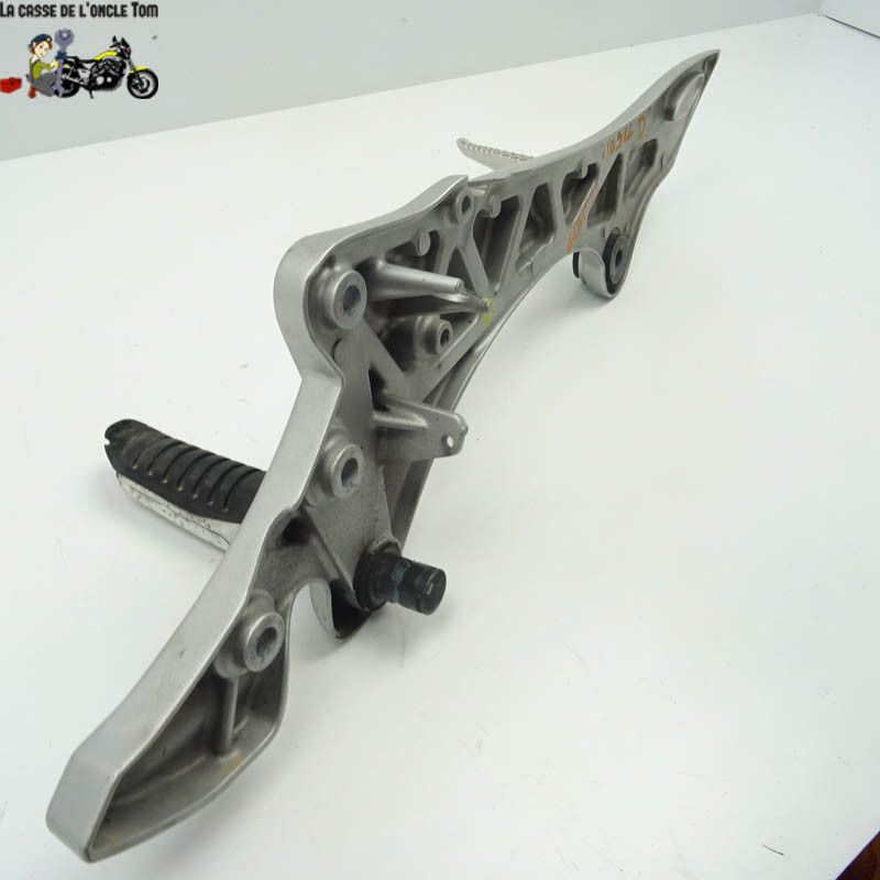 Platine droite + repose pieds Suzuki 650  Gladius SVF 2009 - CTM-10512-040