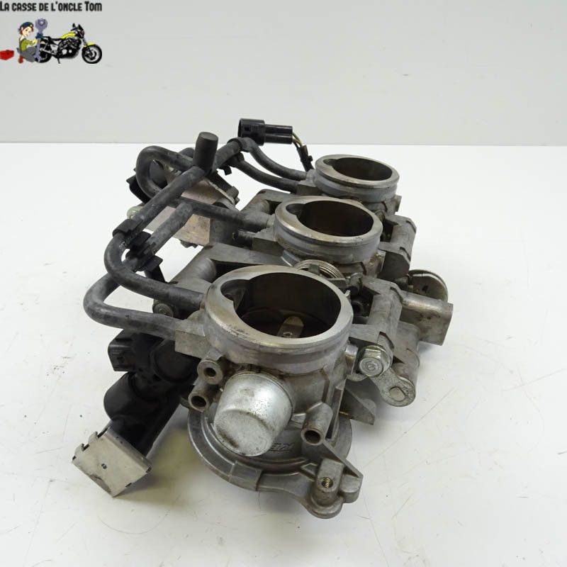 Rampe d'injection Triumph 675 street triple  2013 - CTM-10401-019