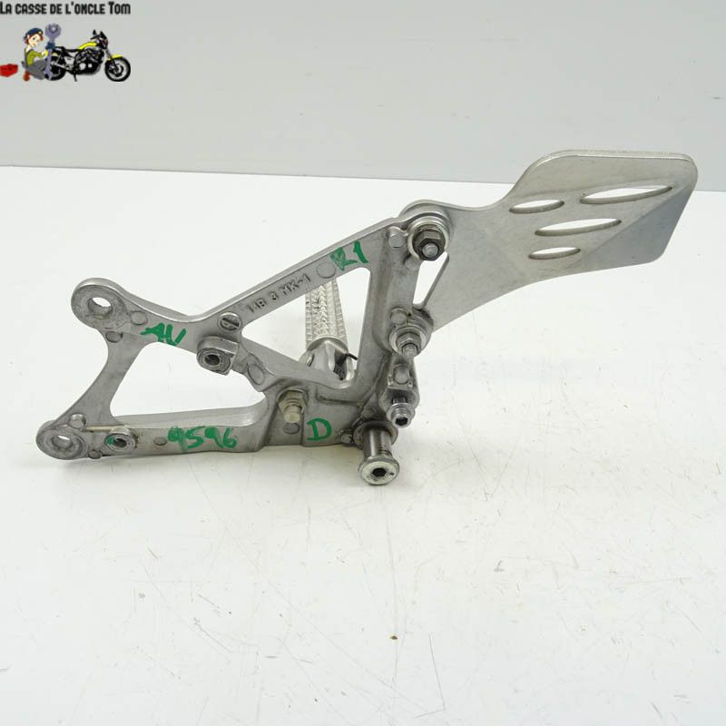 Platine + repose pied avant droit Yamaha 1000 R1 2010 - CTM-9596-005