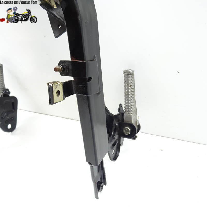 Boucle arrière + 2 reposes pieds arrières  Peugeot 50 jet force 2006 - CTM-8334-057